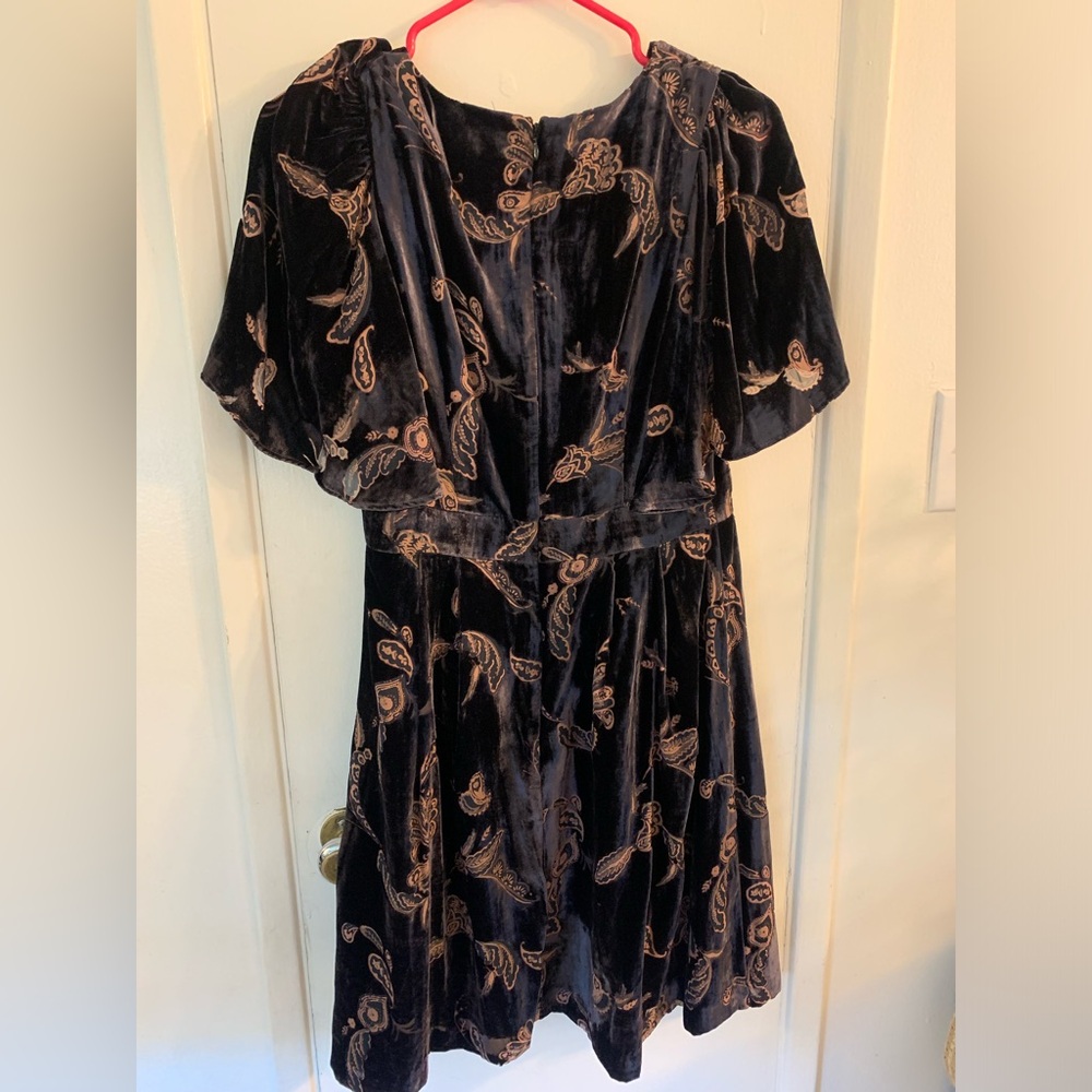 Eliza J Black and Gold Velvet Midi Dress - Picture 4 of 9